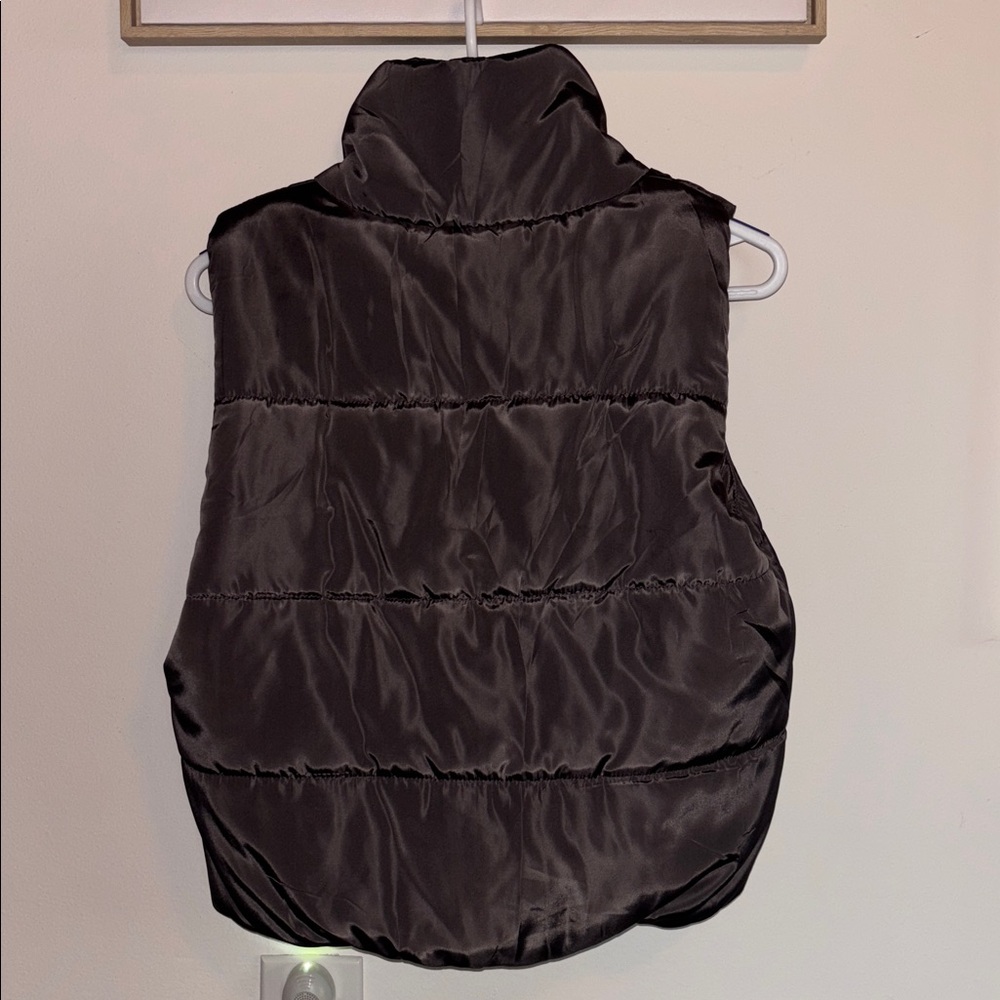 Automet Women’s Cropped Puffer Vest, Size S - Picture 3 of 13